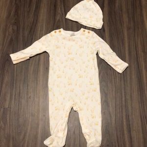 6M Ling Sleeve Giraffe Footed Coverall & Knotted Hat Set